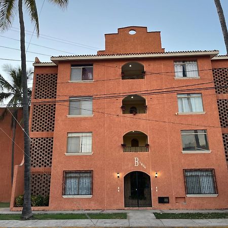 Zona Dorada: Amplio Departamento Para 12 马萨特兰 外观 照片